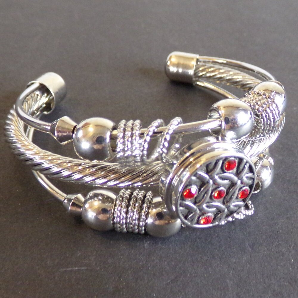 Beautiful Snap Cuff Bracelet Bling Red Sparkle Silver Tone Twist Beads